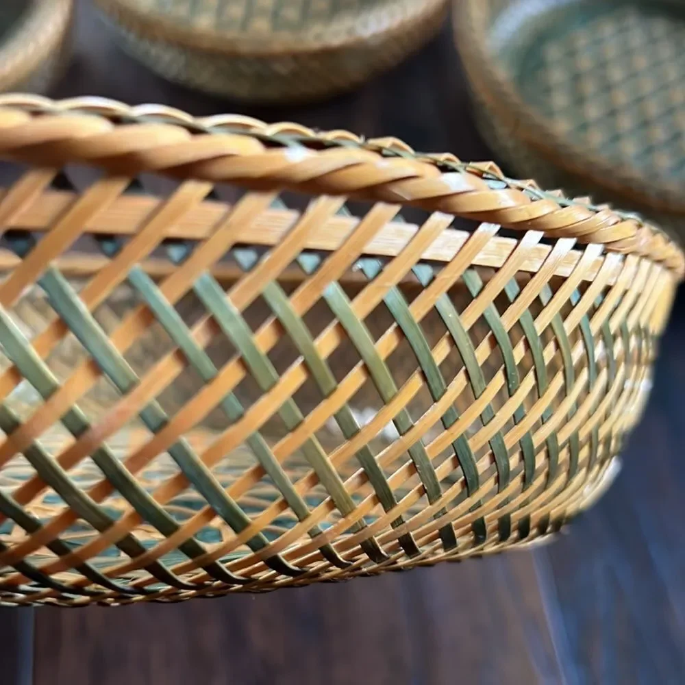 Vintage Cross hatch Wicker/Rattan 3 Set Nesting Baskets beautiful EUC tan green